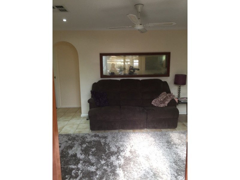 9 Kingsbridge St, Morphett Vale SA 5162