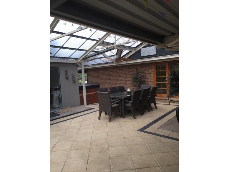 9 Kingsbridge St, Morphett Vale SA 5162