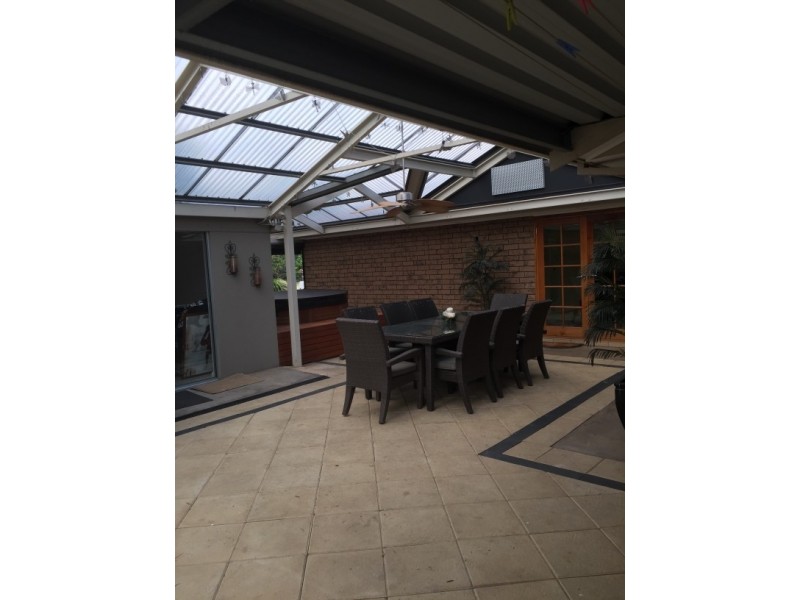 9 Kingsbridge St, Morphett Vale SA 5162