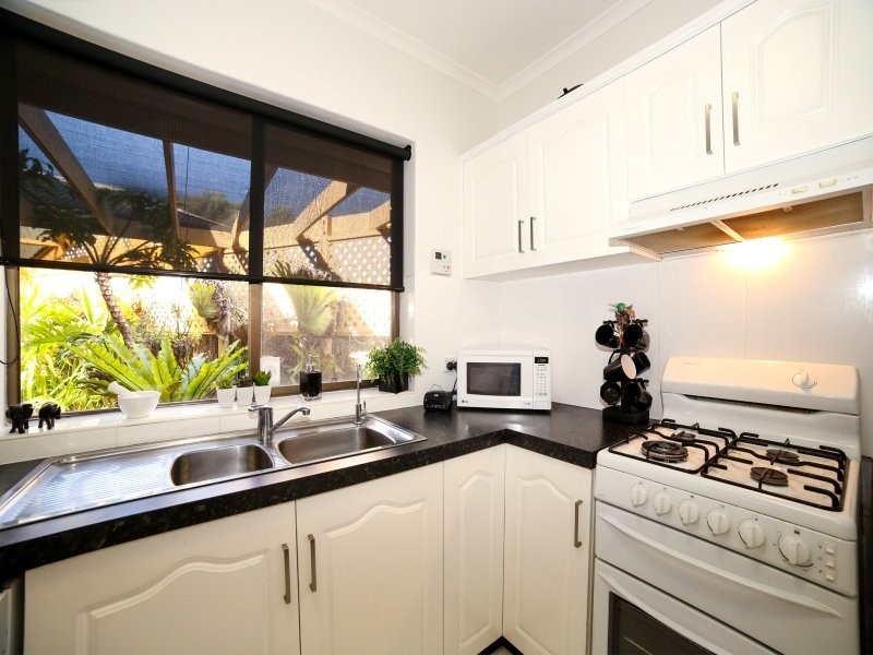 1/9 Crowle Grove, West Lakes Shore SA 5020