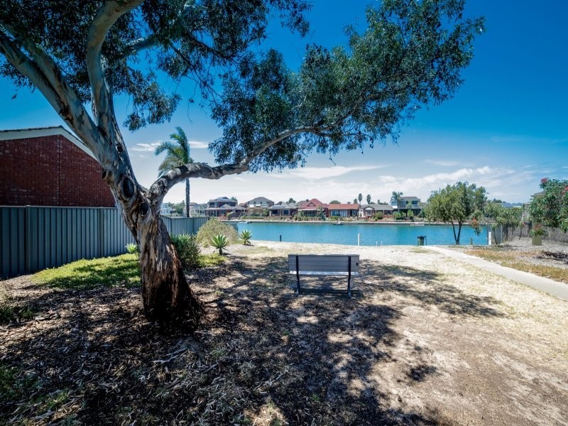 1/9 Crowle Grove, West Lakes Shore SA 5020