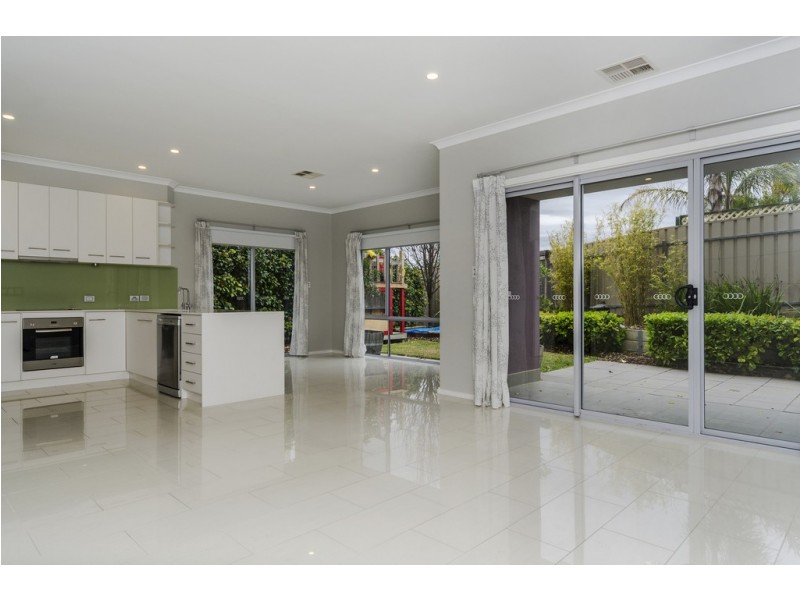 5,10 Commercial Road, Port Noarlunga South SA 5167