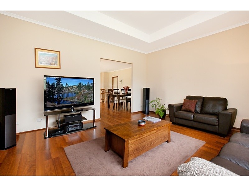 9 Hinchinbrook Avenue, Mawson Lakes SA 5095