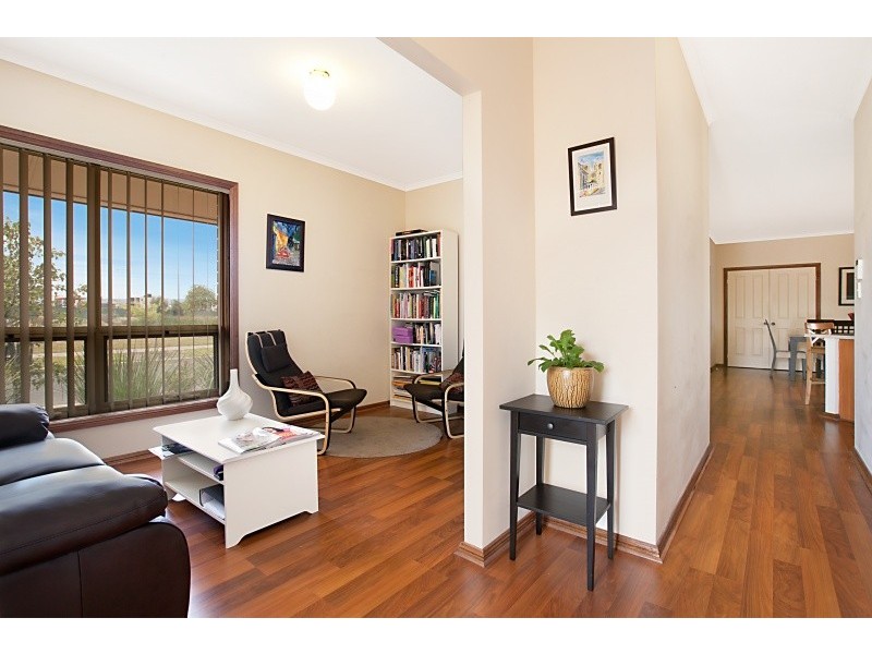 9 Hinchinbrook Avenue, Mawson Lakes SA 5095