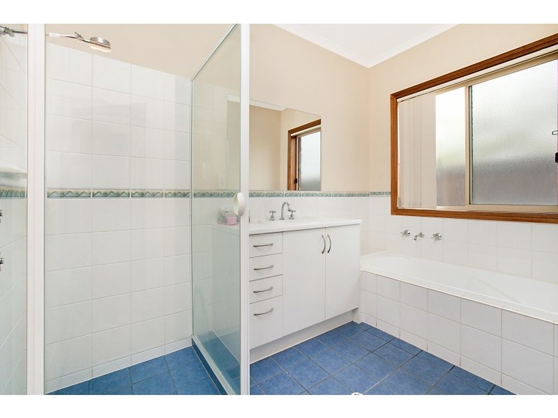 9 Hinchinbrook Avenue, Mawson Lakes SA 5095