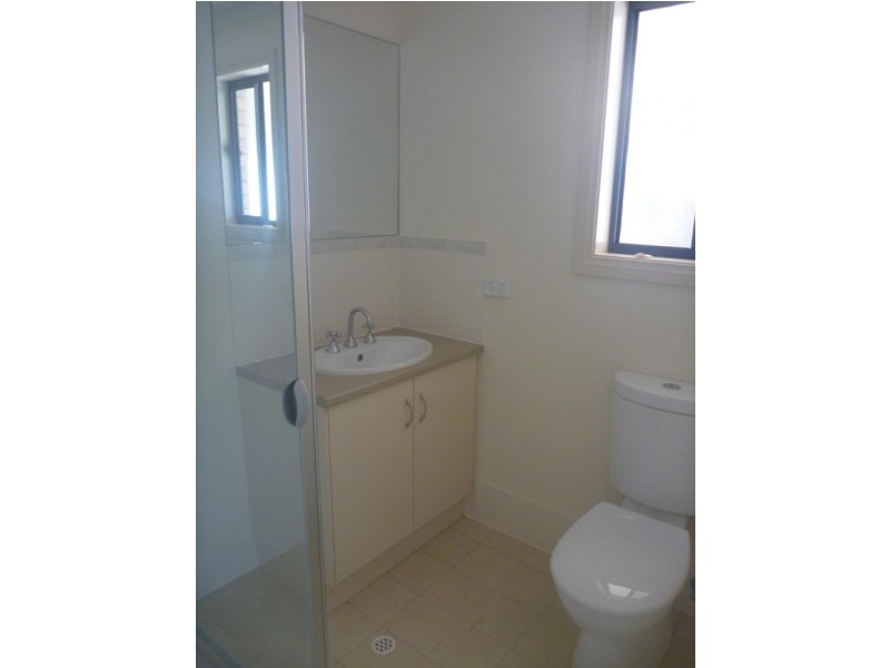 2 Lee Ave, Ridgehaven SA 5097