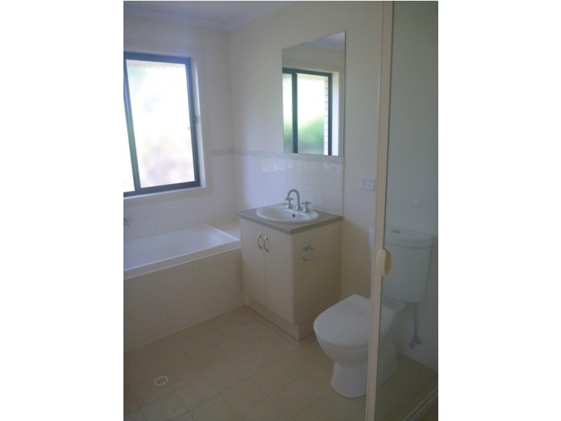 2 Lee Ave, Ridgehaven SA 5097