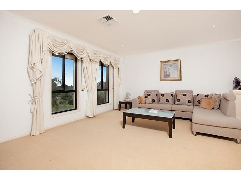 1 Bellevue Cct, Gulfview Heights SA 5096