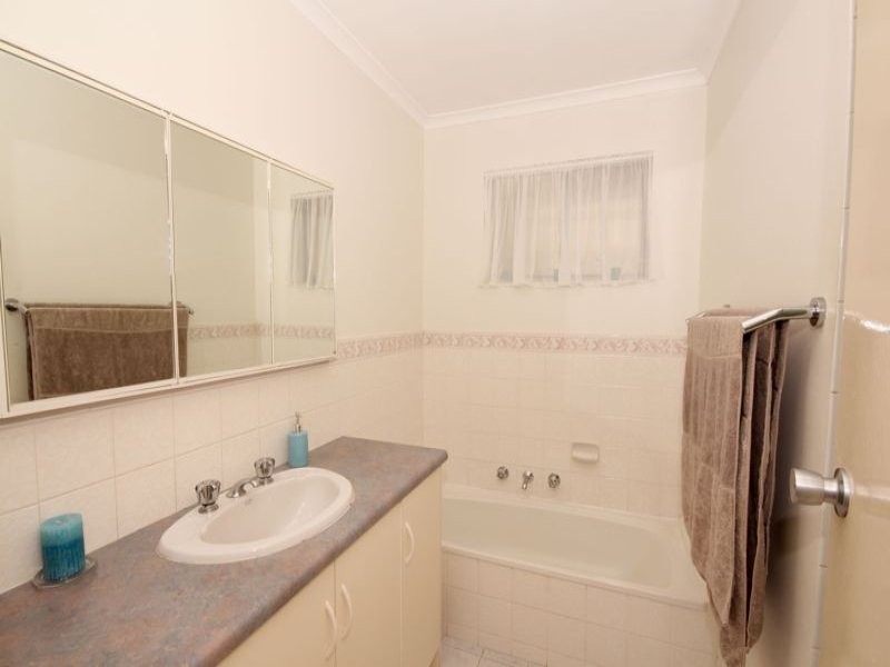 15 Hoover Road, Hope Valley SA 5090