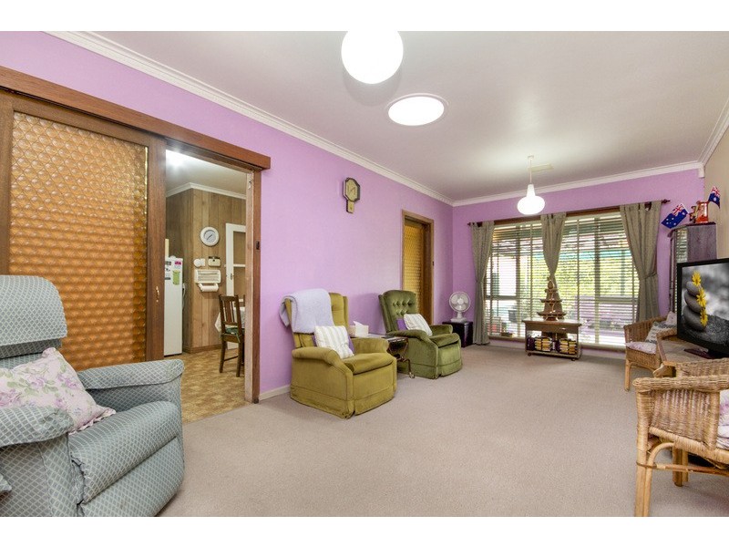 6 Davidson Rd, Elizabeth Vale SA 5112