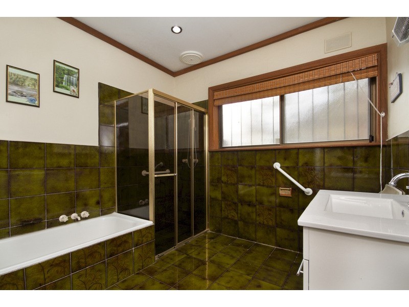 6 Davidson Rd, Elizabeth Vale SA 5112