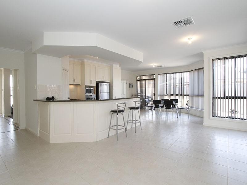 11 Wood St, Parafield Gardens SA 5107