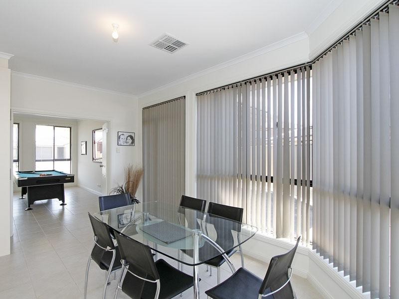 11 Wood St, Parafield Gardens SA 5107