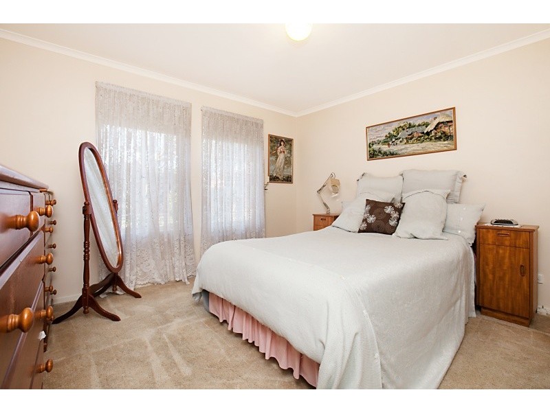 33 Lord Howe Ave, Hillcrest SA 5086