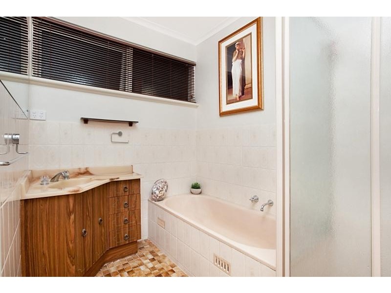 84 Flockhart Ave, Valley View SA 5093