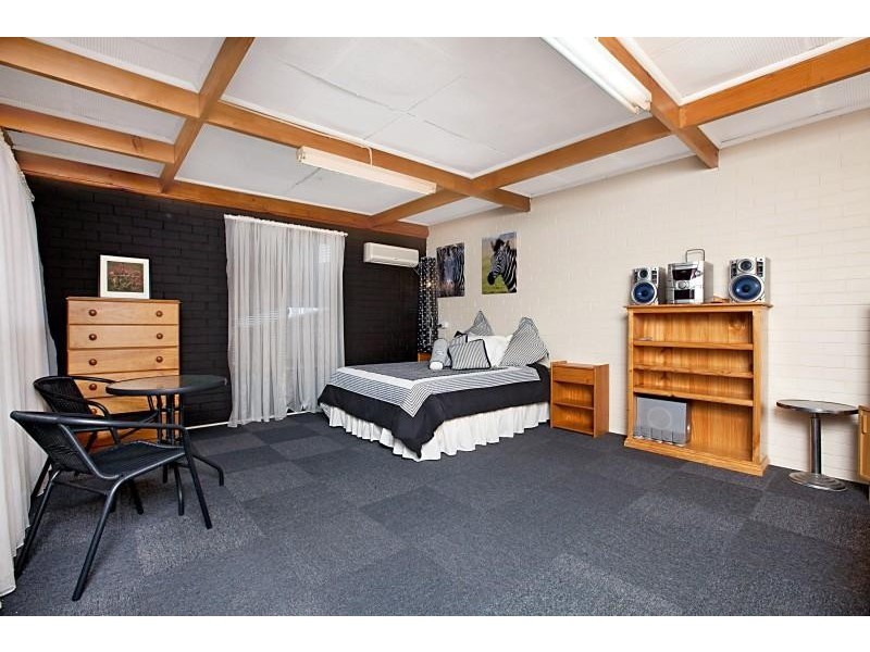 84 Flockhart Ave, Valley View SA 5093