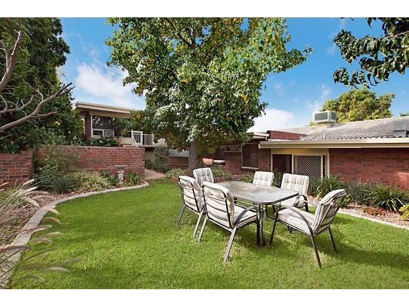 84 Flockhart Ave, Valley View SA 5093