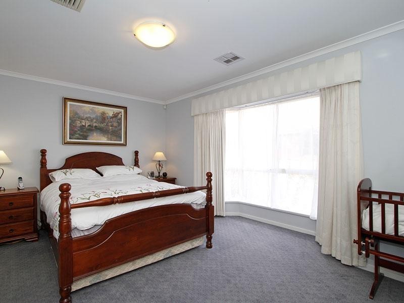 18 Hedgerow Drive, Gulfview Heights SA 5096