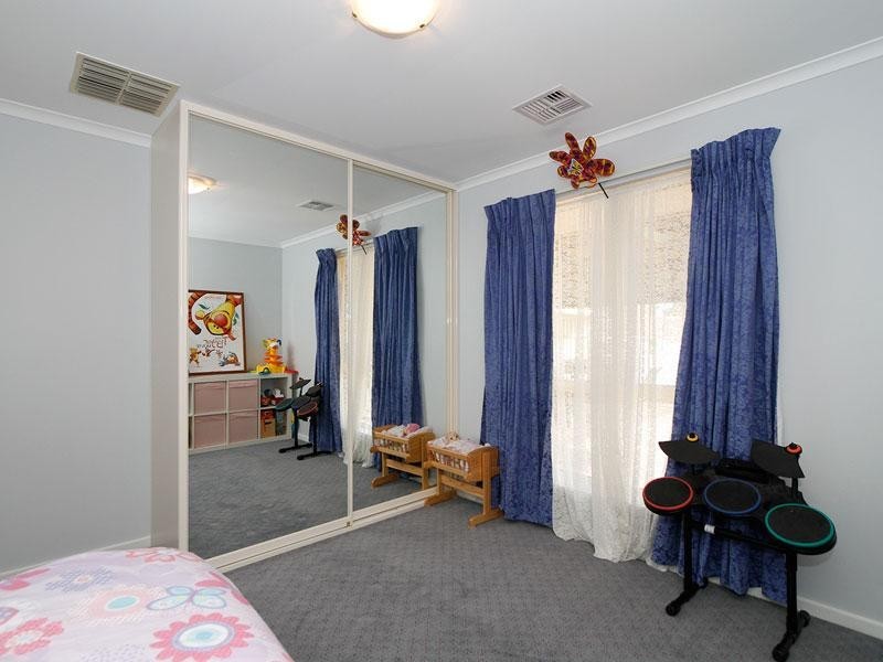 18 Hedgerow Drive, Gulfview Heights SA 5096