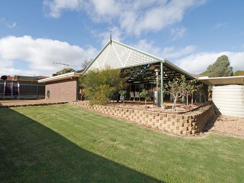 18 Hedgerow Drive, Gulfview Heights SA 5096