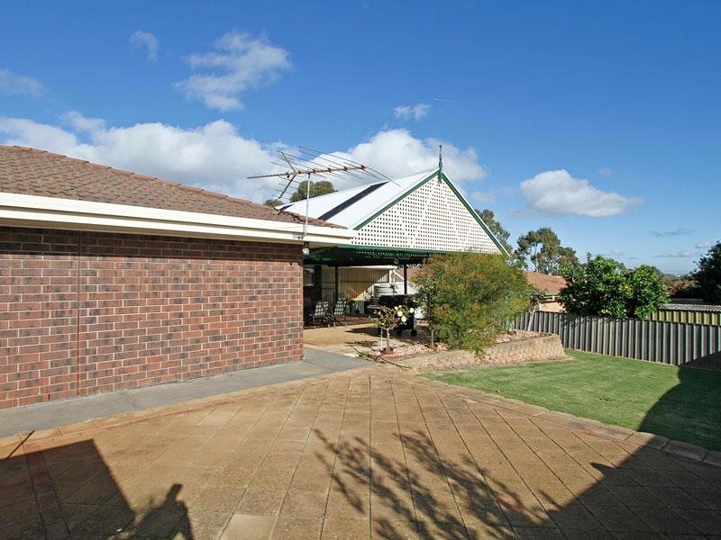 18 Hedgerow Drive, Gulfview Heights SA 5096