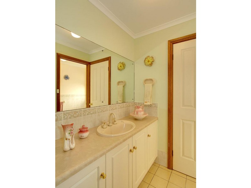 5 Thistleton Court, Greenwith SA 5125