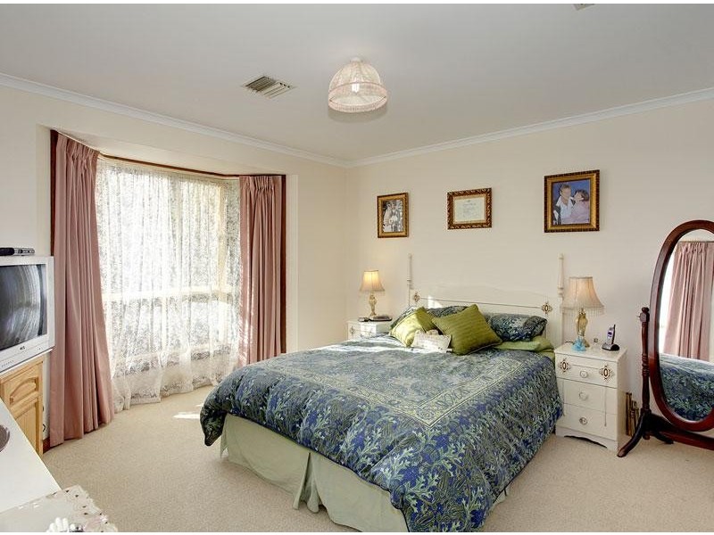 5 Thistleton Court, Greenwith SA 5125