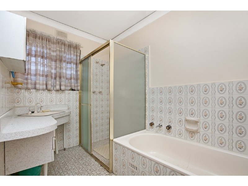 14 Caroona Ave, Para Hills SA 5096