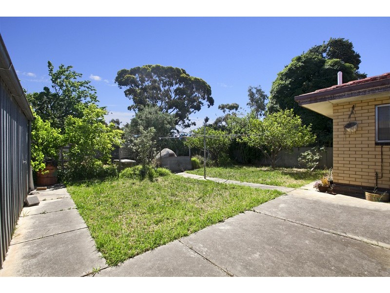 14 Caroona Ave, Para Hills SA 5096