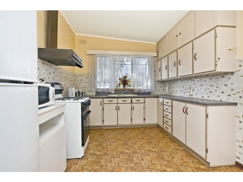 15 Leabrook Drive, Para Hills SA 5096