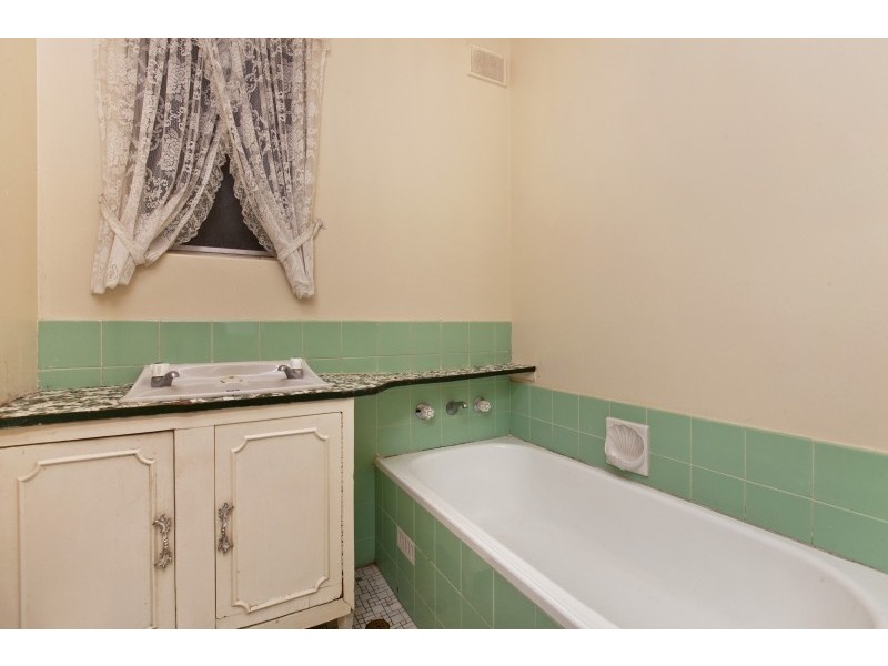 15 Leabrook Drive, Para Hills SA 5096