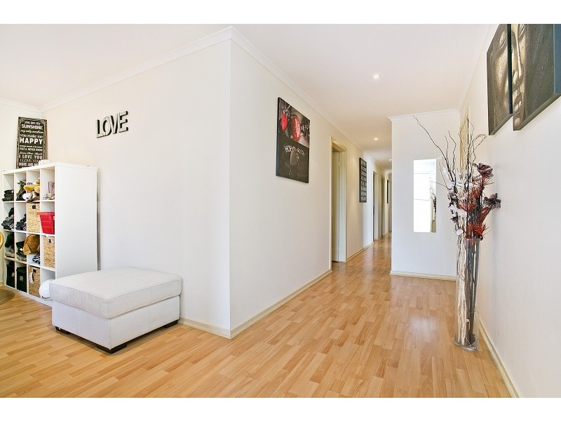 8 Hughes Court, Walkley Heights SA 5098