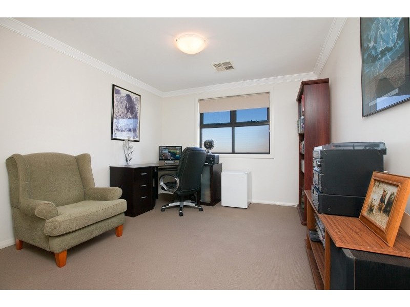 53 Shoalhaven Circuit, Mawson Lakes SA 5095