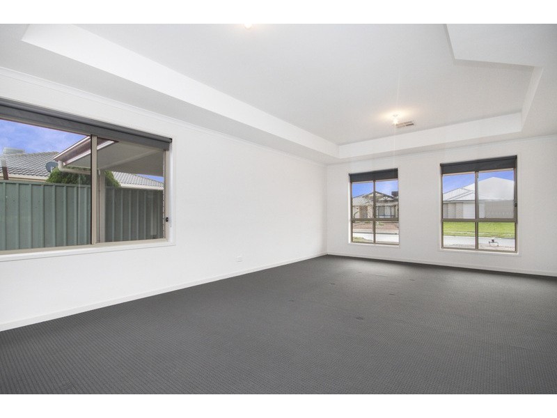 18 Melvina Road, Paralowie SA 5108