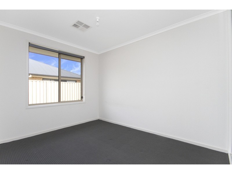 18 Melvina Road, Paralowie SA 5108