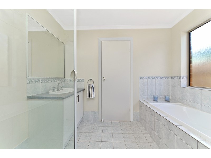 6 Jasper  Drive, Burton SA 5110