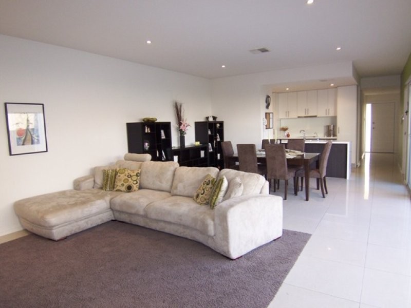 12 Yarle Street, Mawson Lakes SA 5095