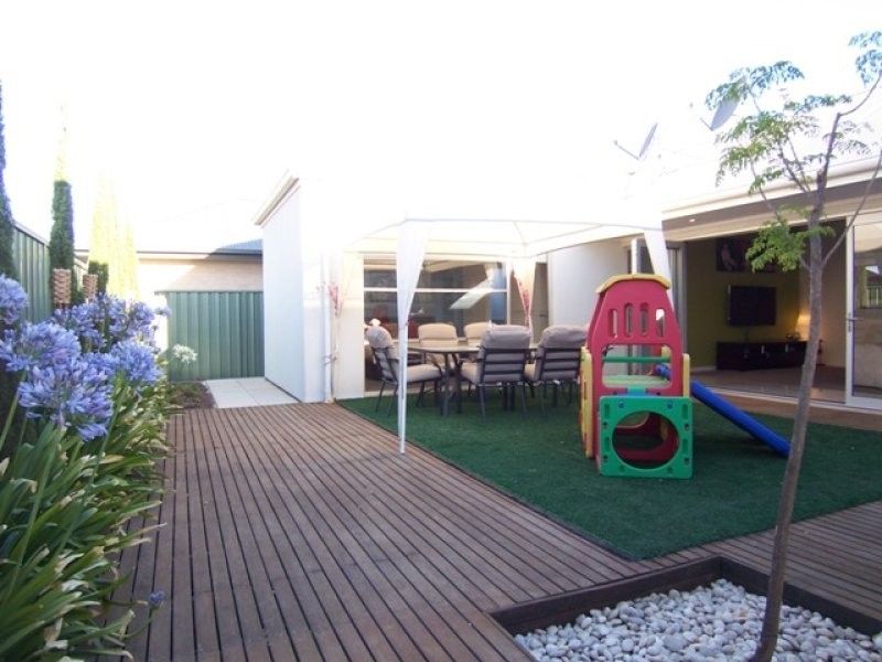 12 Yarle Street, Mawson Lakes SA 5095