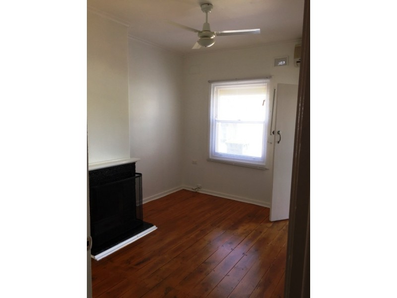 8 Leslie St, Elizabeth East SA 5112