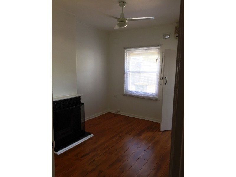 8 Leslie St, Elizabeth East SA 5112