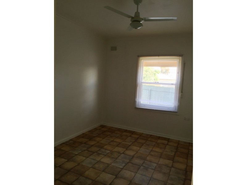 8 Leslie St, Elizabeth East SA 5112