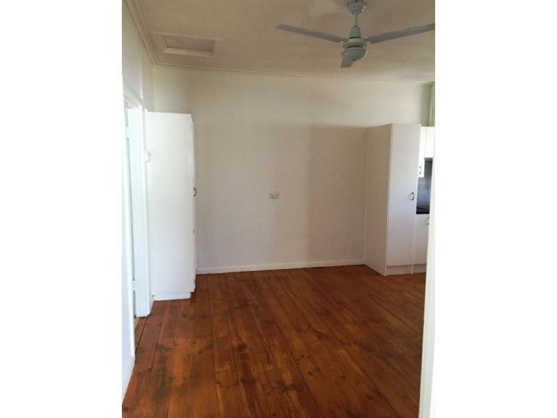 8 Leslie St, Elizabeth East SA 5112