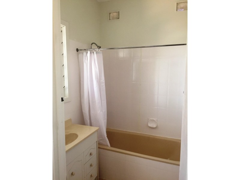 8 Leslie St, Elizabeth East SA 5112