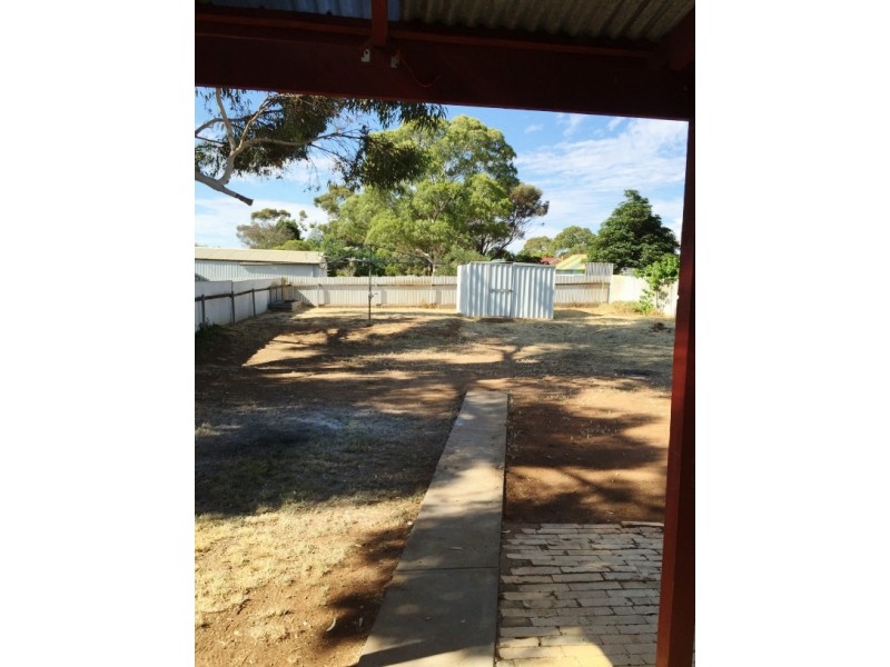 8 Leslie St, Elizabeth East SA 5112