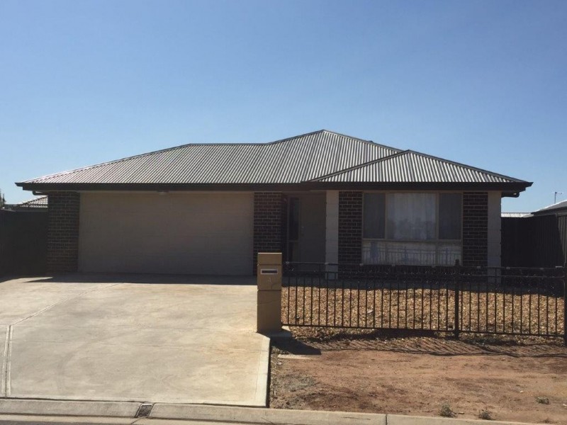 4 Tuggarah St, Andrews Farm SA 5114