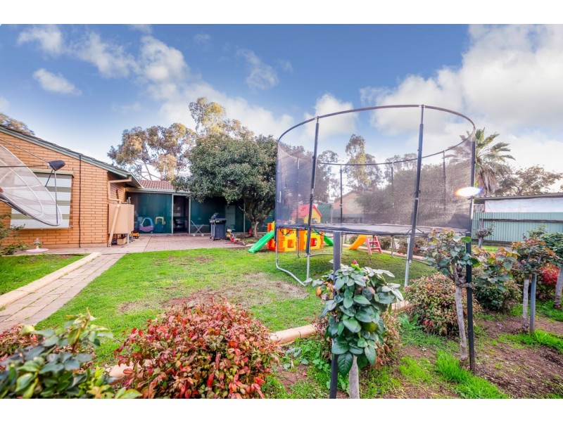 5 Harmer Court, Para Hills West SA 5096