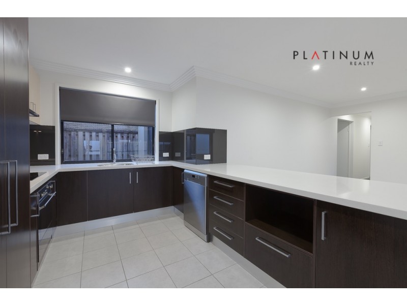 124 Harrier Drive, Burleigh Waters QLD 4220