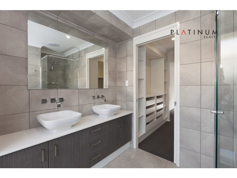 124 Harrier Drive, Burleigh Waters QLD 4220