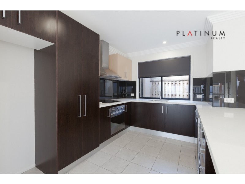 124 Harrier Drive, Burleigh Waters QLD 4220