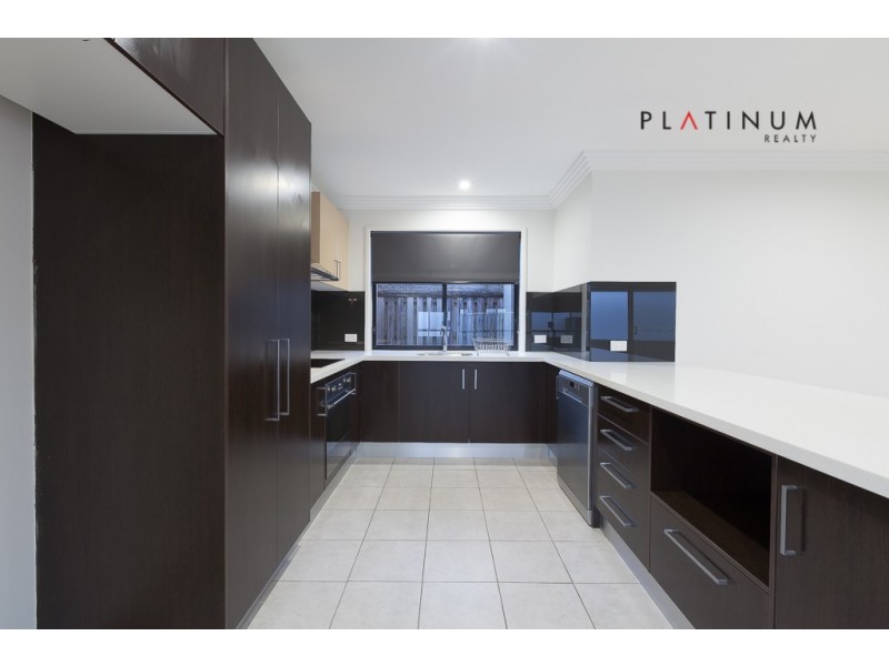 124 Harrier Drive, Burleigh Waters QLD 4220